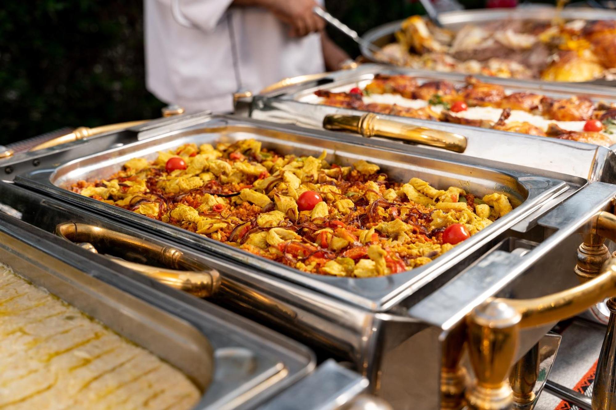 Sheraton Dammam Hotel & Convention Centre Exterior foto A chafing dish