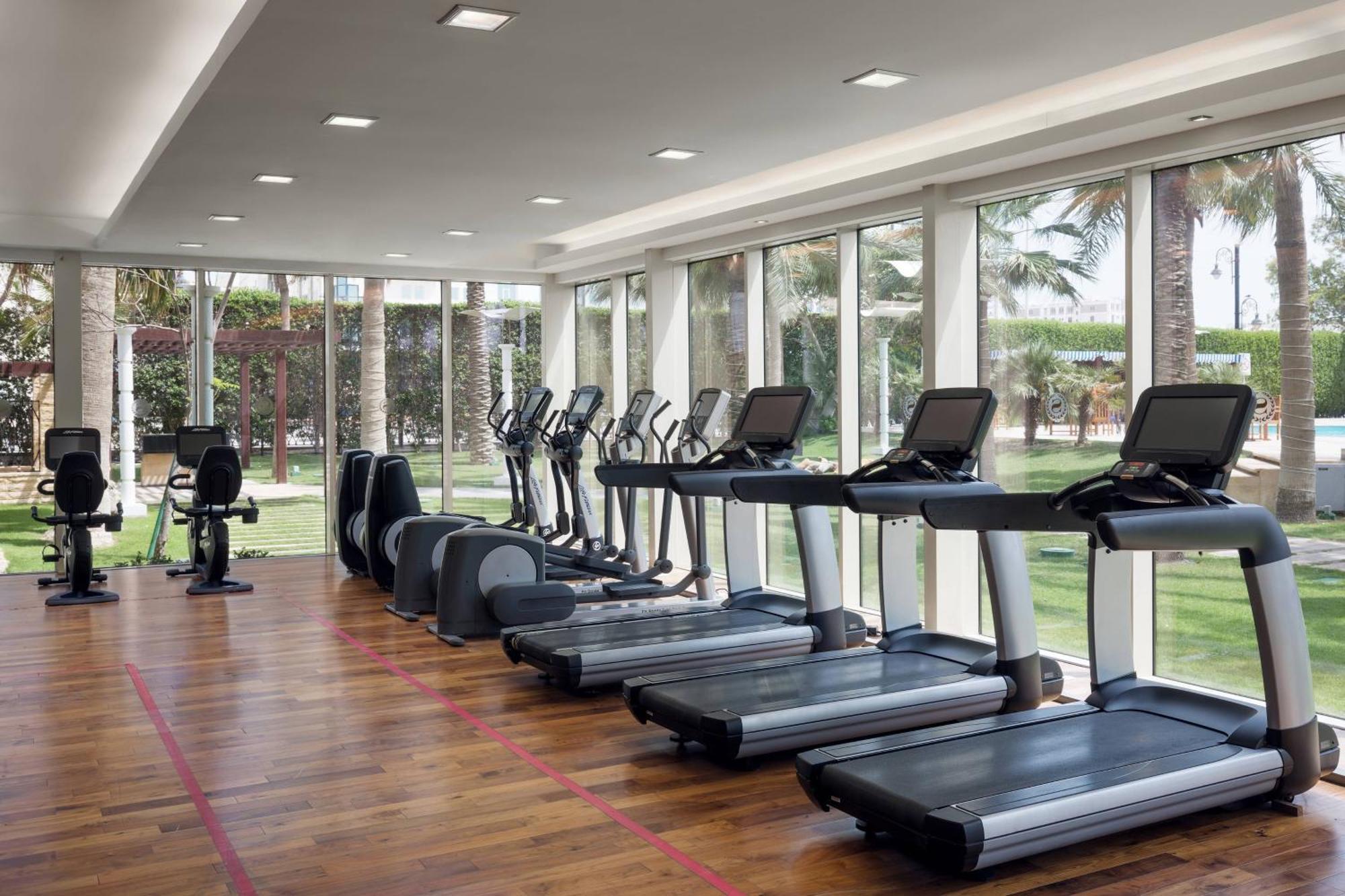 Sheraton Dammam Hotel & Convention Centre Exterior foto The gym at the Jumeirah Beach Hotel