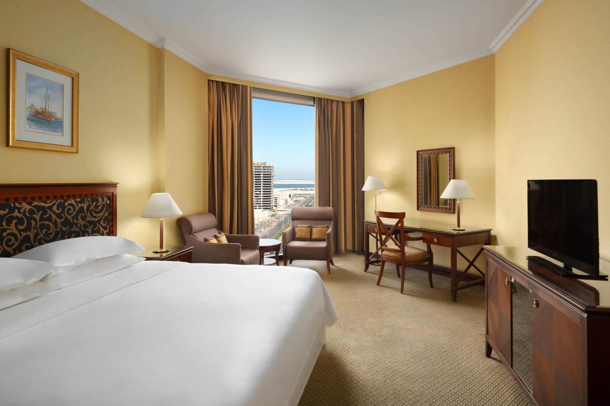Sheraton Dammam Hotel & Convention Centre Exterior foto A guest room at the Hilton Alexandria