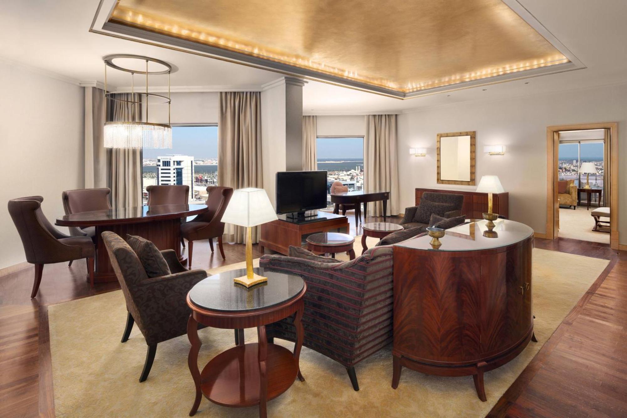 Sheraton Dammam Hotel & Convention Centre Exterior foto A suite at the hotel