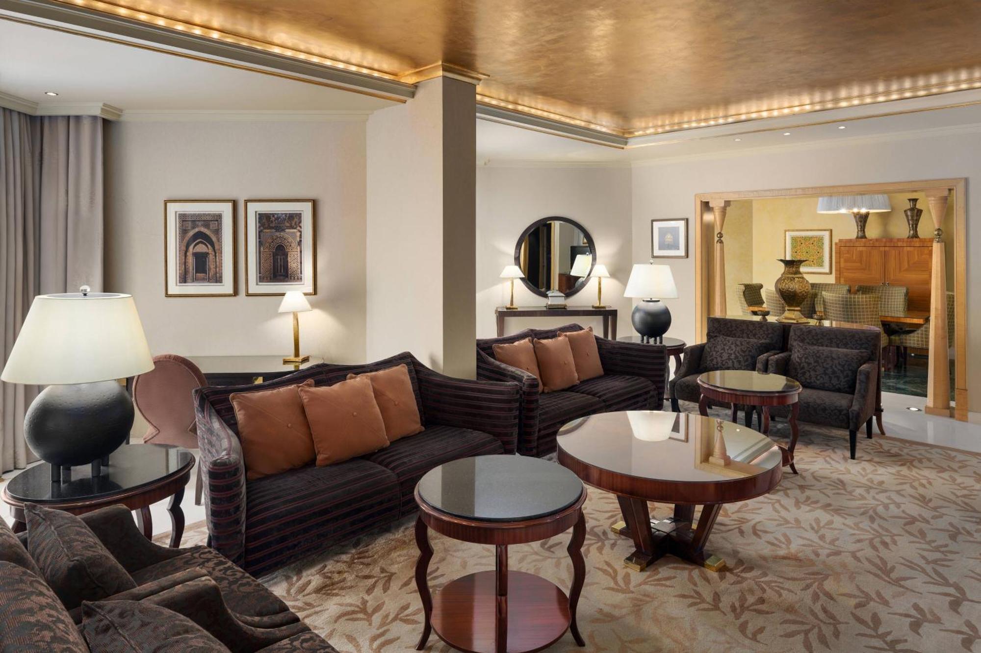 Sheraton Dammam Hotel & Convention Centre Exterior foto The Drawing Room